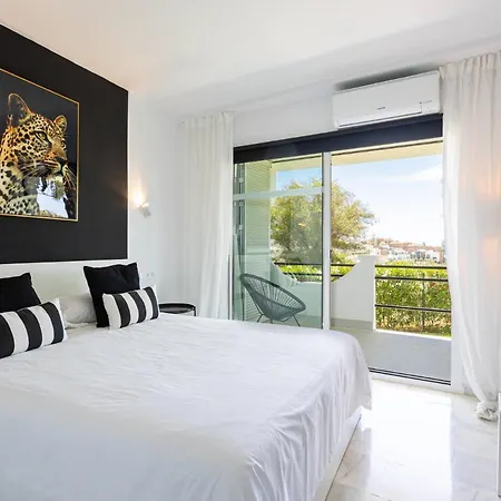 Modern Townhouse With Sea View In Ferienhaus Marbella