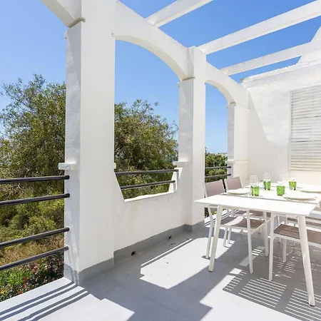 Ferienhaus Modern Townhouse With Sea View In