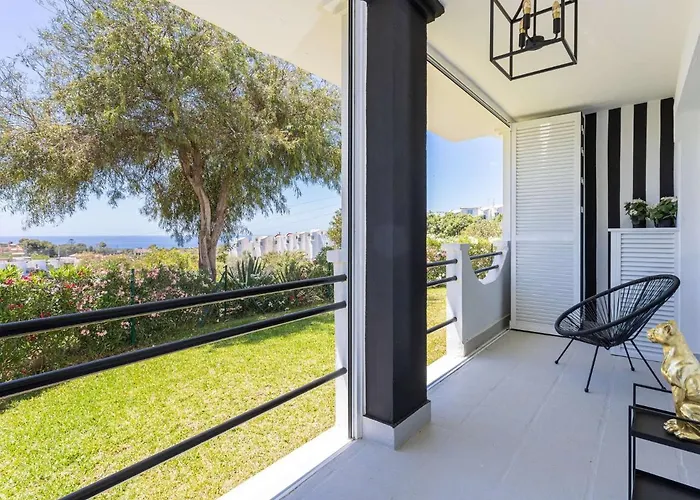 Modern Townhouse With Sea View In Villa Marbella