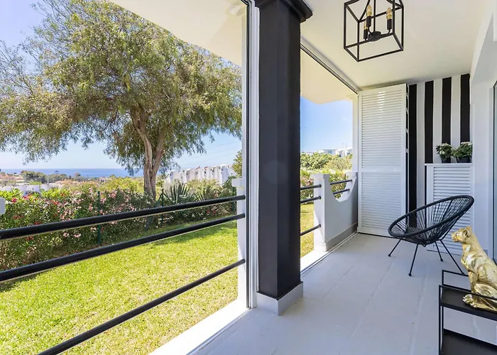 Modern Townhouse With Sea View In Villa Marbella